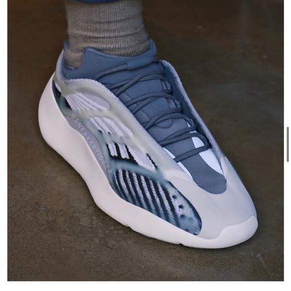 Adidas Yeezy 700 V3 “Fade Salt”size: 9.5 ID1674 - Picture 8 of 11
